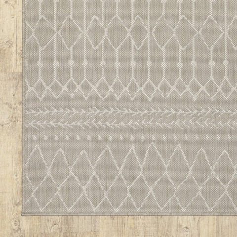 2’x7’ Gray and Ivory Geometric Indoor Outdoor Runner Rug